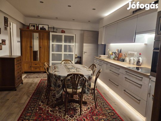 Kiadó berendezett lakás saját kerttel Érden