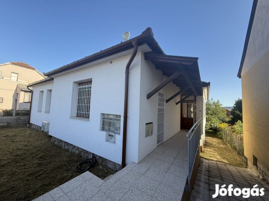 Kiadó családi ház üzlethelyiséggel Dorogon, frekventált helyen!