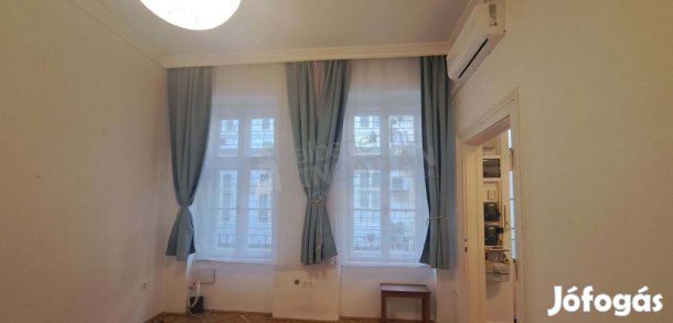 Kiadó egy gépesített 2. emeleti 1+1 szobás kislakás, Bihari J. utcában
