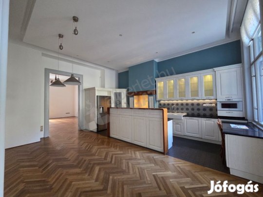 Kiadó exkluzív nagypolgári lakás Perczel Mór utcában