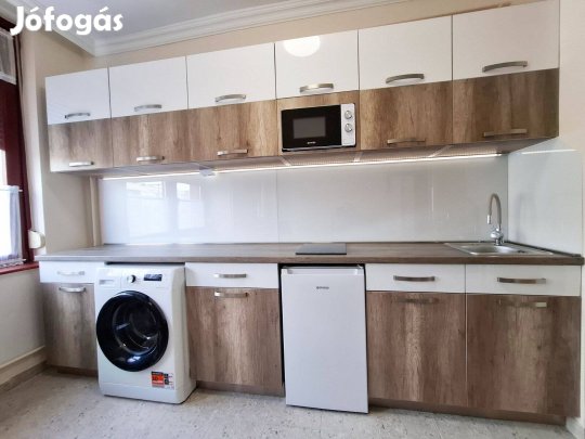 Kiadó felújított albérlet jó áron, a kórház közelében!