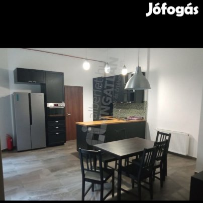 Kiadó férőhely egyetemistának Népszínház utcai lakásban