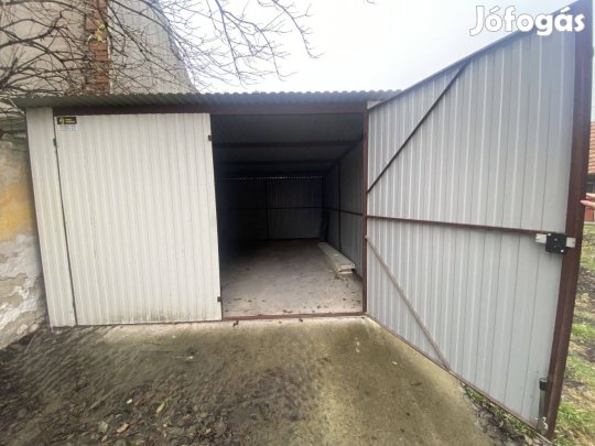 Kiadó garázs Kiskunhalas Petőfi utcán