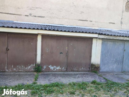 Kiadó garázs Szegeden a Dugonics tér közelében