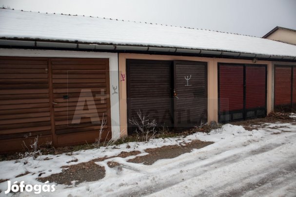Kiadó garázs Újszegeden!