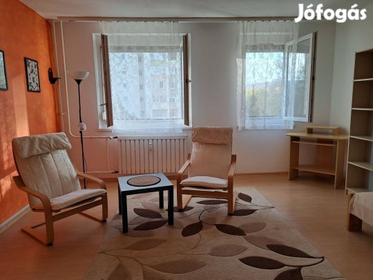 Kiadó garzonlakás Békásmegyeren