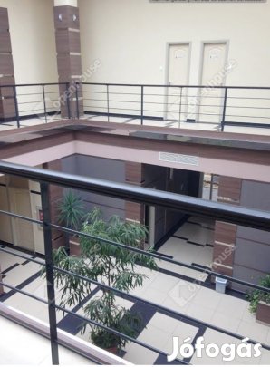 Kiadó irodák 15,5 m2-től 43 m2-ig.