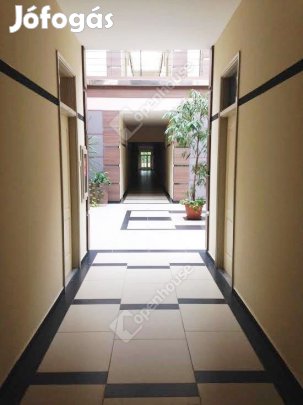 Kiadó irodák 15,5 m2-től 43 m2-ig.