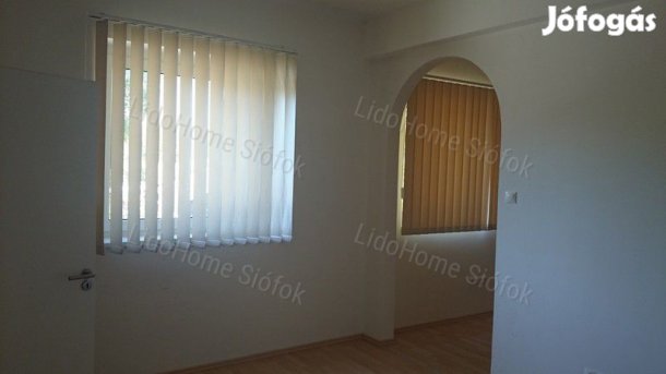 Kiadó irodák Siófokon