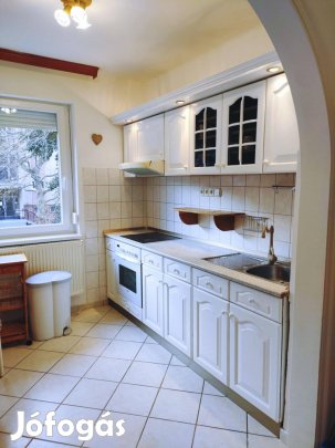 Kiadó kis családi fészek Tatán