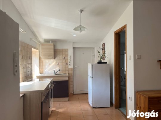 Kiadó kisház/lakás