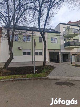 Kiadó lakás Egerben, a Hatvanasezred utcában erkéllyel! Egerben,