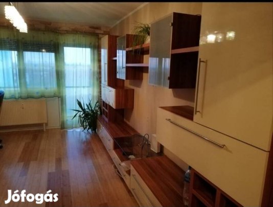 Kiadó lakás Székesfehérvár Sarló utca 55m2 erkélyes