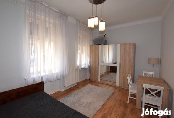 Kiadó lakás a Kígyó utcában!