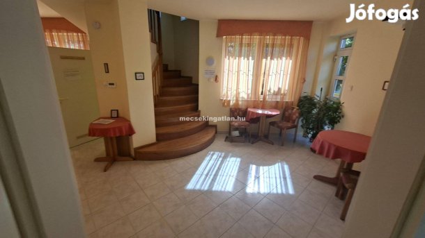 Kiadó önálló apartman Pécsett az Egyetemvárosban