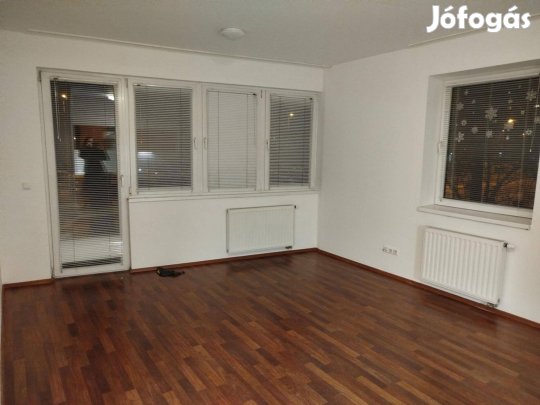 Kiadó téglalakás a Római part közelében