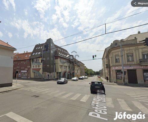 Kiadó teremgarázs Pécs belvárosában  biztonságos parkolás, kiváló elh