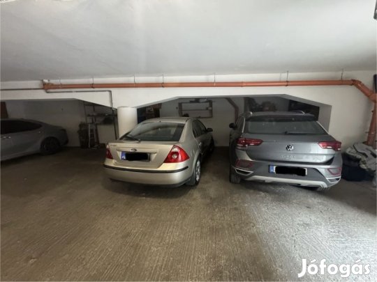 Kiadó teremgarázshely Pécsett, Egyetemvárosban.