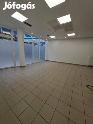 Kiadó üzlethelyiség Nyíregyházán a Korzó közelében