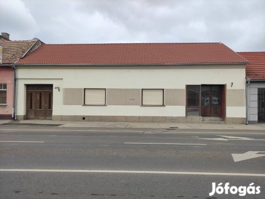 Kiadó üzlethelyiség, Mohács, 180000 Ft, 100 nm 181_sri