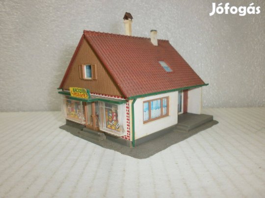 Kibri - családi ház kis üzlettel - 1:87 - ( C-40)