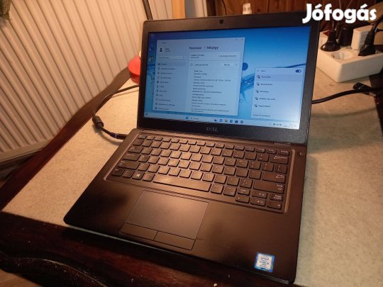 Kicsi 12"-os Dell Core i5(8.th) kamerás laptop, 256 SSD, 8 GB, WIN 11