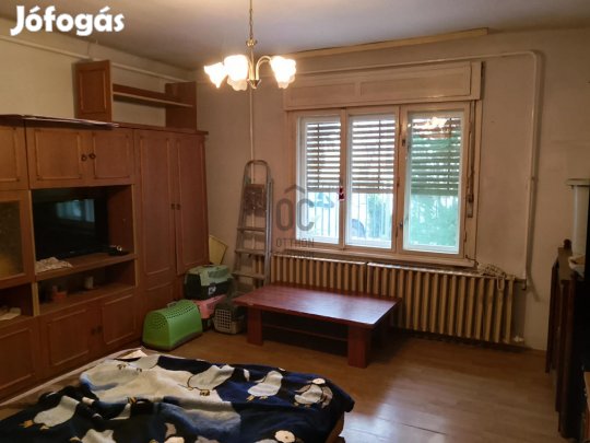 Kicsi Ikerházfél Eladó Göd-Alsón!