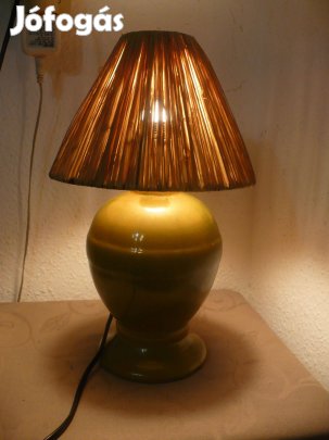 Kicsi, aranyos asztali kerámia lámpa