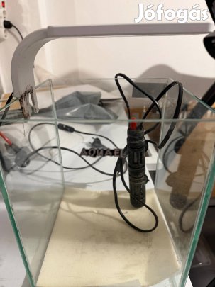 Kicsi akvárium eladó!