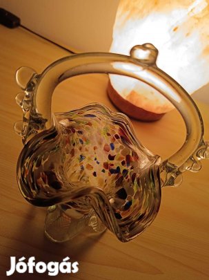 Kicsi festett kosár formájú üvegváza