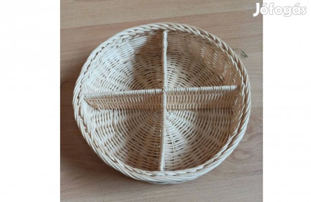 Kicsi vesszőkosár és osztott kosárka