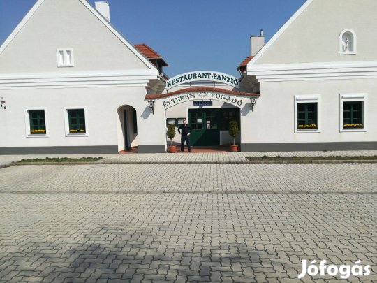 Kiemelkedő helyen vendéglátóegység teljes berendezéssel eladó