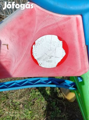 Kifakult gyerek csúszda eladó.