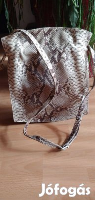 Kígyó mintás barna valódi bőr táska