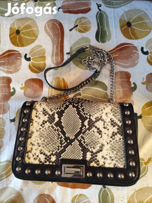 Kígyóbőr mintás táska