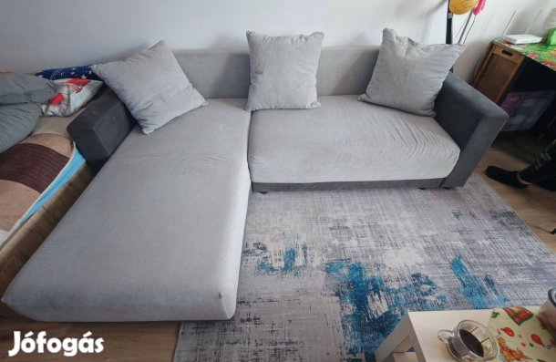 Kihúzható Kanapé díszpárnával