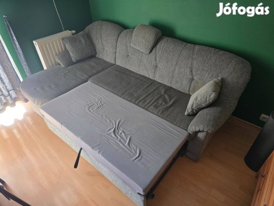 Kihuzható L-alakú kanapé
