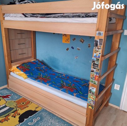 Kihúzható, ágyneműtartós emeletes ágy matracokkal