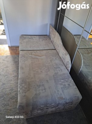 Kihúzható ágyneműtartós kanapéágy