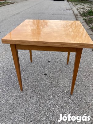 Kihúzható asztal, 4 vagy 6 személyes