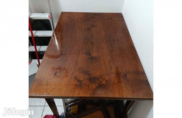 Kihúzható étkező asztal