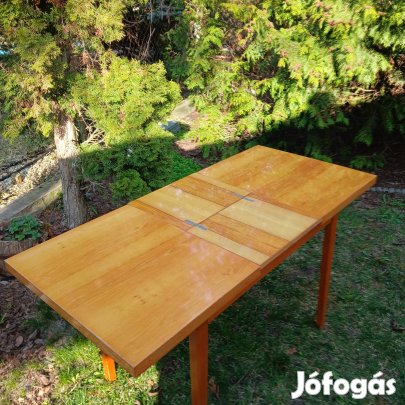 Kihúzható étkező asztal