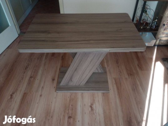 Kihúzható étkezőasztal