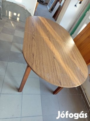 Kihúzható étkezőasztal