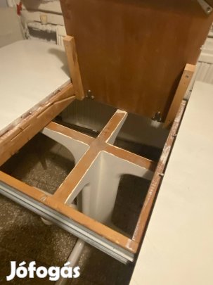 Kihúzható fa asztal