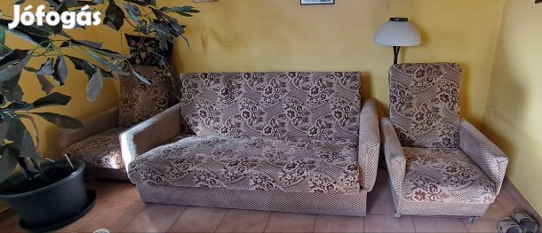 Kihúzható kanapé két fotellel