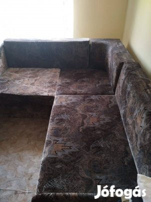 Kihúzható kárpitozott ülőgarnitúra