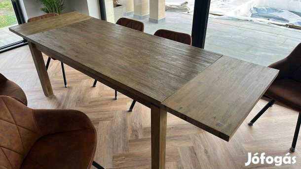 Kihúzható masszív étkező asztal