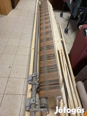 Kihúzható napellenző kézitekerővel