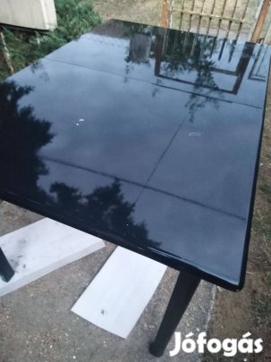 Kihúzhatós étkező asztal